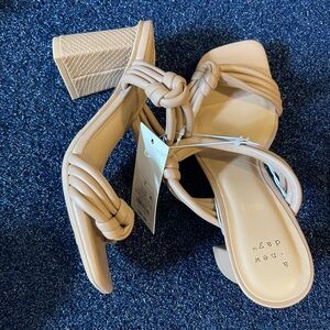 A new day heels size 7 NWT